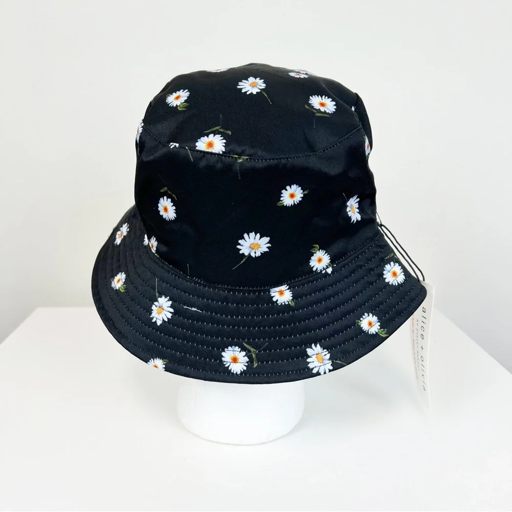 NWT Alice + Olivia Reversible Daisy Print Bucket Hat - Picture 4 of 6